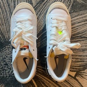 Men’s 10 Nike Blazer Low Jumbo Logo